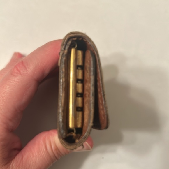 LV MONO KEYHOLDER - Picture 3 of 11